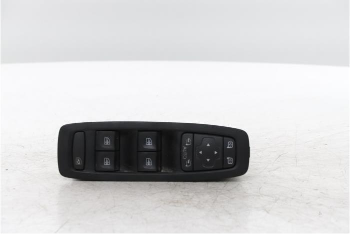 Usados Interruptor combinado de ventanillas Renault Scénic IV (RFAJ) 1.3 TCE 140 16V Precio € 45,00 Norma de margen ofrecido por Snuverink Autodemontage