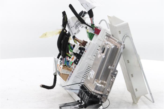 Engine management computer from a Peugeot 3008 III 1.6 16V Plug-in Hybrid 195 2025