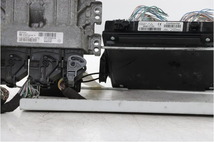 Used Engine management computer Renault Megane III Berline (BZ) 1.2 16V TCE 115 Price € 400,00 Margin scheme offered by Snuverink Autodemontage