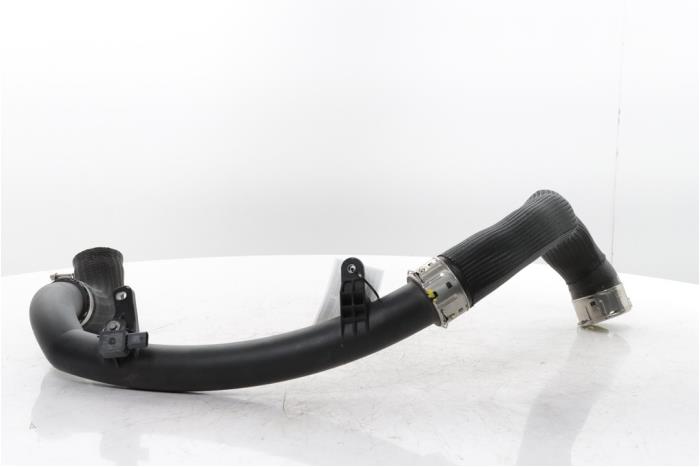 Gebrauchte Intercooler Schlauch Peugeot 3008 III 1.6 16V Plug-in Hybrid 195 Preis € 72,60 Mit Mehrwertsteuer angeboten von Snuverink Autodemontage