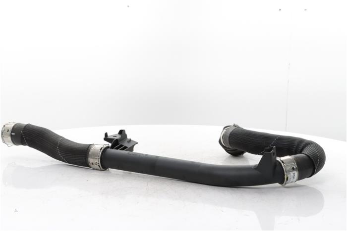 Gebrauchte Intercooler Schlauch Peugeot 3008 III 1.6 16V Plug-in Hybrid 195 Preis € 66,55 Mit Mehrwertsteuer angeboten von Snuverink Autodemontage