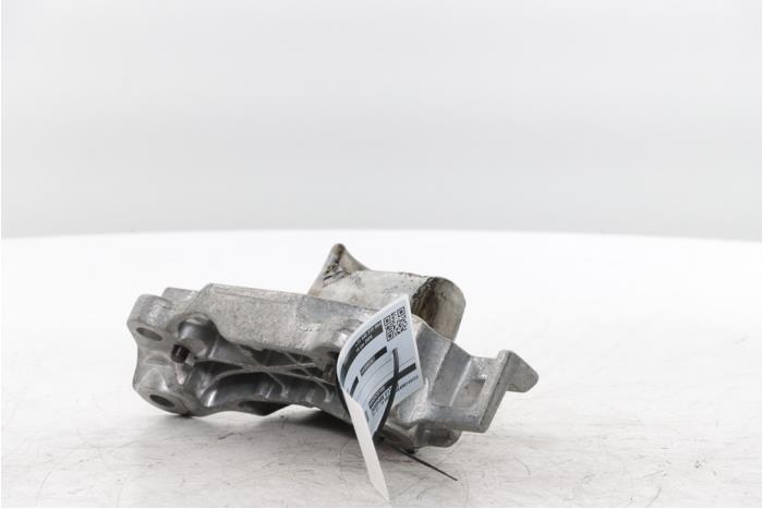 Used Engine mount Peugeot 3008 III 1.6 16V Plug-in Hybrid 195 Price € 54,45 Inclusive VAT offered by Snuverink Autodemontage