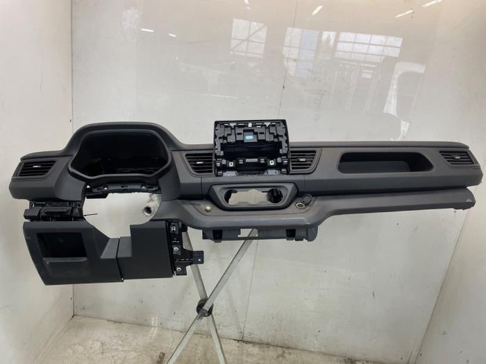 Usados Salpicadero Renault Trafic (1FL/2FL/3FL/4FL) 2.0 dCi 16V 110 Precio € 1.512,50 IVA incluido ofrecido por Snuverink Autodemontage