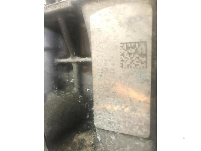 Engine crankcase from a Opel Crossland (X) 1.2 Turbo 12V 2018