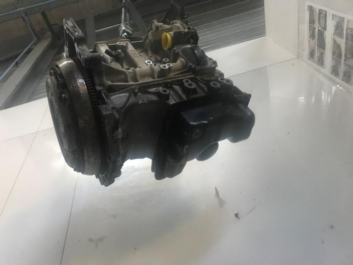 Engine crankcase from a Opel Crossland (X) 1.2 Turbo 12V 2018