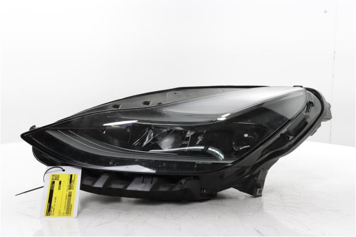 Używane Reflektor lewy Tesla Model Y (5YJY) RWD Cena € 877,25 Z VAT oferowane przez Snuverink Autodemontage