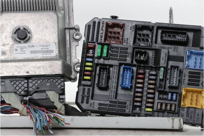 Used Engine management computer Citroen C3 Aircross I (2C/2R) 1.2 e-THP PureTech 110 Price € 450,00 Margin scheme offered by Snuverink Autodemontage