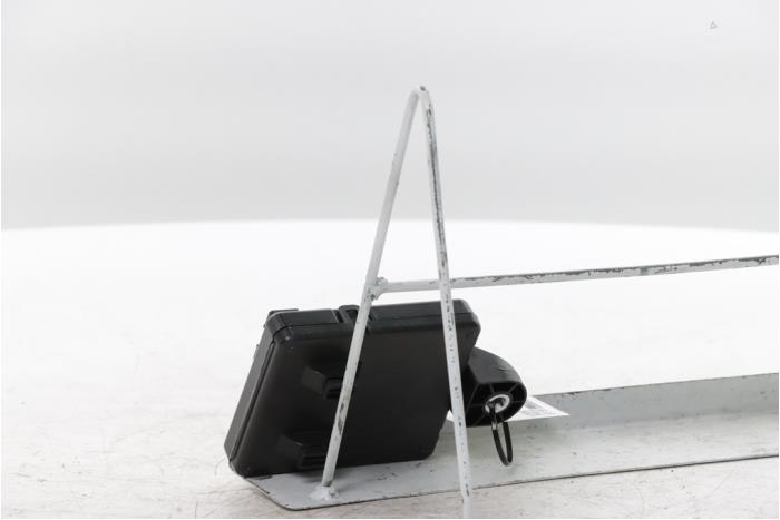 Ordinateur divers d'un Tesla Model Y (5YJY) RWD 2025