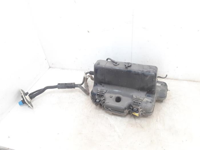 Gebrauchte Adblue Tank Renault Master III (MA/MB/MC/MD/MH/MF/MG/MH) 2.3 dCi 150 16V Preis € 484,00 Mit Mehrwertsteuer angeboten von Snuverink Autodemontage