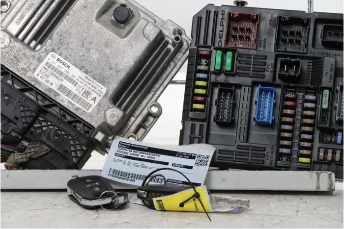 Used Engine management computer Peugeot Expert (V1/VA/VB/VE/VF/VT/VY) 1.5 BlueHDi 120 Price € 605,00 Inclusive VAT offered by Snuverink Autodemontage