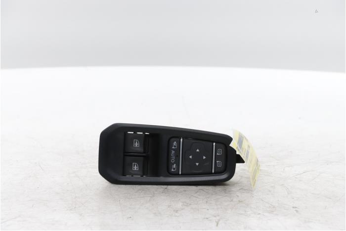 Używane Przelacznik combi okienny Renault Trafic (1FL/2FL/3FL/4FL) 2.0 dCi 16V 150 Cena € 36,30 Z VAT oferowane przez Snuverink Autodemontage