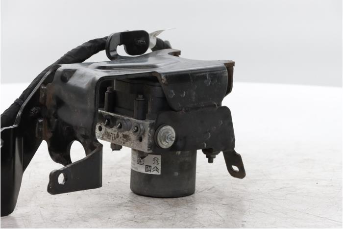 ABS-pump Citroen C3 (SX/SW), 2016 1.2 Vti 12V PureTech, Halvkombi (Hatchback), Bensin, 1.199cc, 60kW (82pk), FWD, EB2F; HMZ, 2016-07, SXHMZ; SWHMZ (Begagnad)