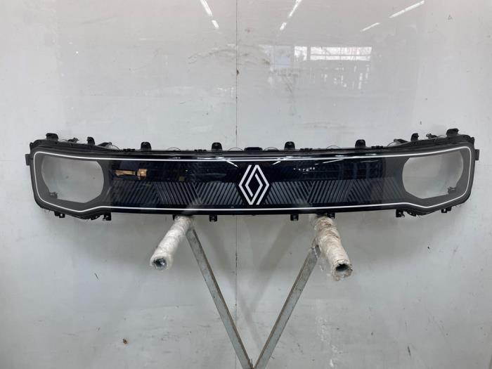 Używane Grill Renault 4 E-Tech Electric 52 kWh Cena € 365,00 Procedura marży oferowane przez Snuverink Autodemontage