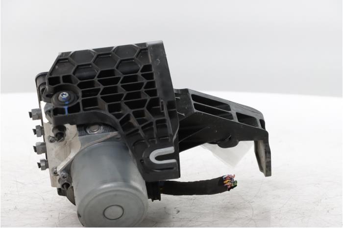 ABS Pumpe van een Peugeot Expert (V1/VA/VB/VE/VF/VT/VY) 2.0 Blue HDi 145 16V 2024