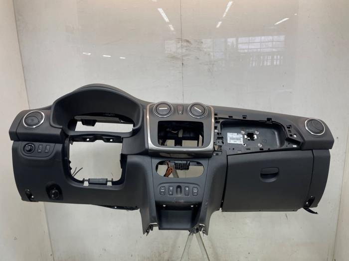 Używane Panel Dacia Logan MCV II/III/Sandero Wagon 0.9 TCE 12V Cena € 250,00 Procedura marży oferowane przez Snuverink Autodemontage