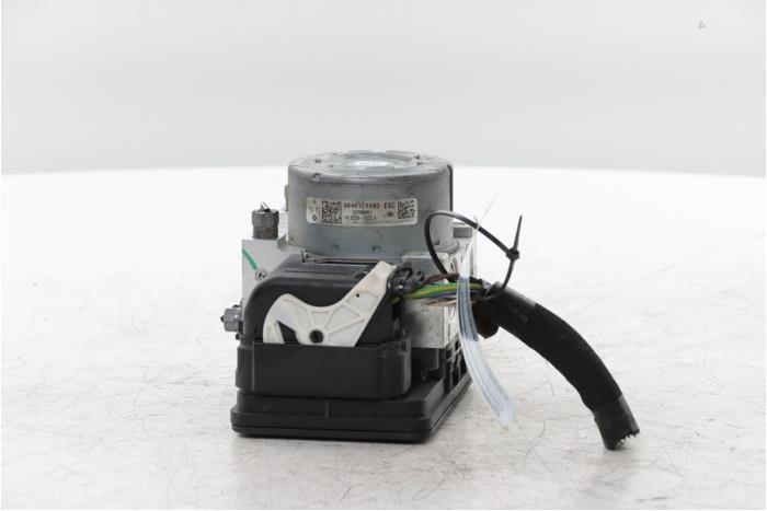 Begagnade ABS-pump Peugeot 208 II (UB/UH/UP) 1.2 Vti 12V PureTech 75 Pris € 217,80 Inklusive moms erbjuds av Snuverink Autodemontage