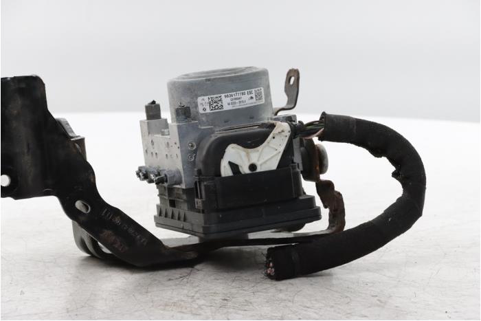 Używane Pompa ABS Opel Corsa F (UB/UH/UP) 1.2 Turbo 12V 100 Cena € 275,00 Procedura marży oferowane przez Snuverink Autodemontage