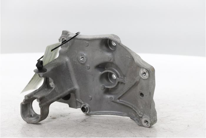 Usagé Support dynamo haut Opel Grandland (X) 1.5 CDTI 130 Prix € 25,00 Règlement à la marge proposé par Snuverink Autodemontage