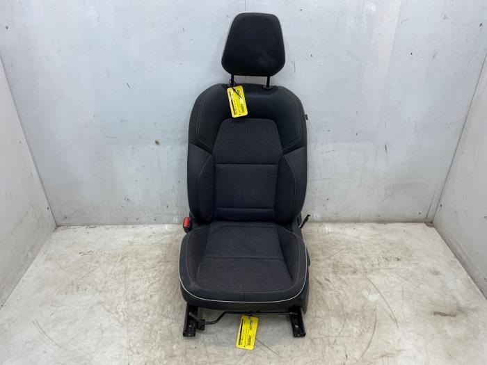 Używane Fotel lewy Renault Captur II (RJB) 1.6 E-Tech 145 Cena € 150,00 Procedura marży oferowane przez Snuverink Autodemontage