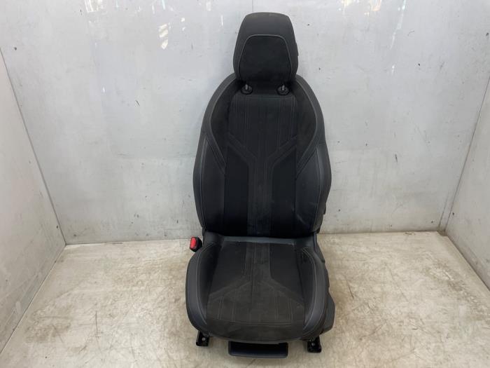 Używane Fotel lewy Peugeot 308 SW (F4/FC/FN/FR) 1.5 Blue HDi 130 16V Cena € 150,00 Procedura marży oferowane przez Snuverink Autodemontage