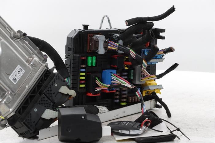 Engine management computer from a Opel Corsa F (UB/UH/UP) 1.2 Turbo 12V 100 Hybrid 2024