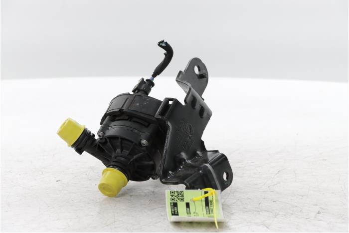 Gebrauchte Wasserpumpe Opel Corsa F (UB/UH/UP) 1.2 Turbo 12V 100 Hybrid Preis € 90,75 Mit Mehrwertsteuer angeboten von Snuverink Autodemontage