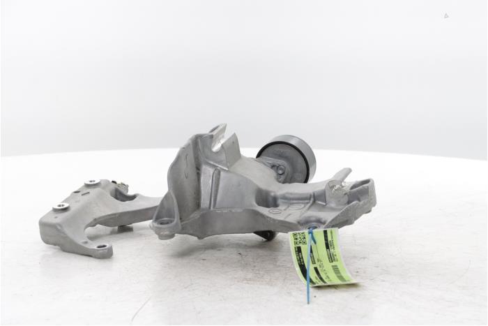 Gebrauchte Dynamostütze oben Opel Corsa F (UB/UH/UP) 1.2 Turbo 12V 100 Hybrid Preis € 127,05 Mit Mehrwertsteuer angeboten von Snuverink Autodemontage