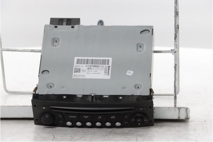 Używane Radio Citroen Berlingo 1.6 BlueHDI 75 Cena € 90,75 Z VAT oferowane przez Snuverink Autodemontage