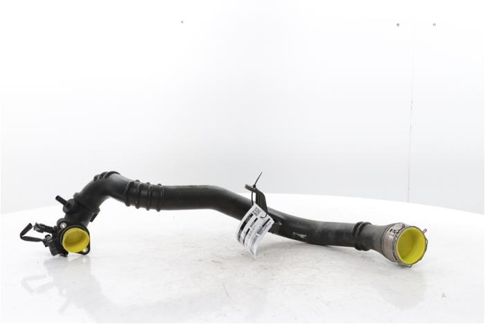 Gebrauchte Intercooler Schlauch Nissan Qashqai (J12) 1.3 DIG-T MHEV 16V Preis € 85,00 Margenregelung angeboten von Snuverink Autodemontage