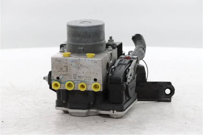 Begagnade ABS-pump Nissan Qashqai (J12) 1.3 DIG-T MHEV 16V Pris € 250,00 Marginaltabell erbjuds av Snuverink Autodemontage