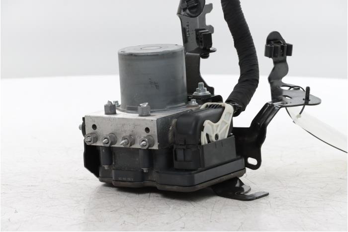 Usagé Pompe ABS Renault Clio V (RJAB) 1.0 TCe 100 12V Bi-Fuel Prix € 280,00 Règlement à la marge proposé par Snuverink Autodemontage