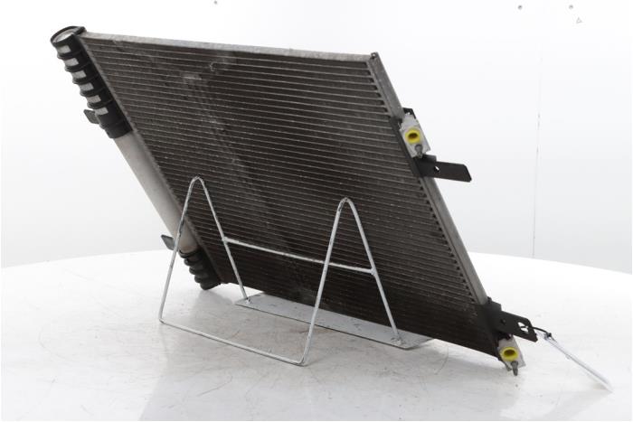 Klima Kondensor van een Peugeot 5008 II (M4/MC/MJ/MR) 1.2 12V e-THP PureTech 130 2018