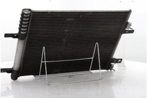 Klima Kondensor van een Peugeot 5008 II (M4/MC/MJ/MR) 1.2 12V e-THP PureTech 130 2018