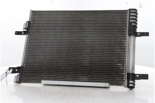 Klima Kondensor van een Peugeot 5008 II (M4/MC/MJ/MR) 1.2 12V e-THP PureTech 130 2018