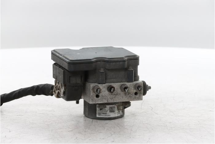 Begagnade ABS-pump Peugeot 308 (L3/L8/LB/LH/LP) 1.2 12V e-THP PureTech 130 Pris € 90,00 Marginaltabell erbjuds av Snuverink Autodemontage