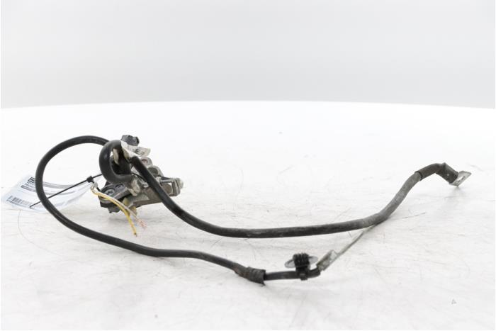 Używane Biegun akumulator Peugeot 308 (L3/L8/LB/LH/LP) 1.2 12V e-THP PureTech 130 Cena € 40,00 Procedura marży oferowane przez Snuverink Autodemontage
