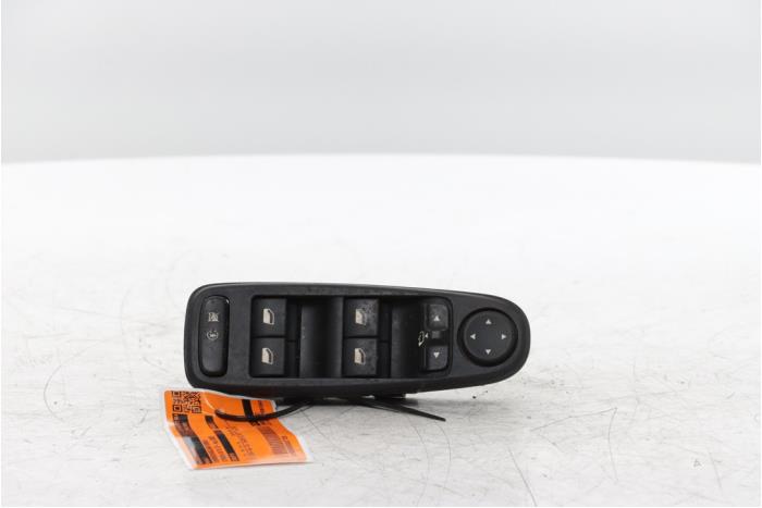 Usados Interruptor combinado de ventanillas Citroen C4 Picasso (UD/UE/UF) 1.8 16V Precio € 75,00 Norma de margen ofrecido por Snuverink Autodemontage
