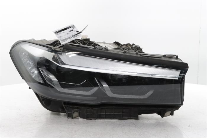 Używane Reflektor prawy BMW 5 serie Touring (G31) 520d Cena € 1.875,50 Z VAT oferowane przez Snuverink Autodemontage