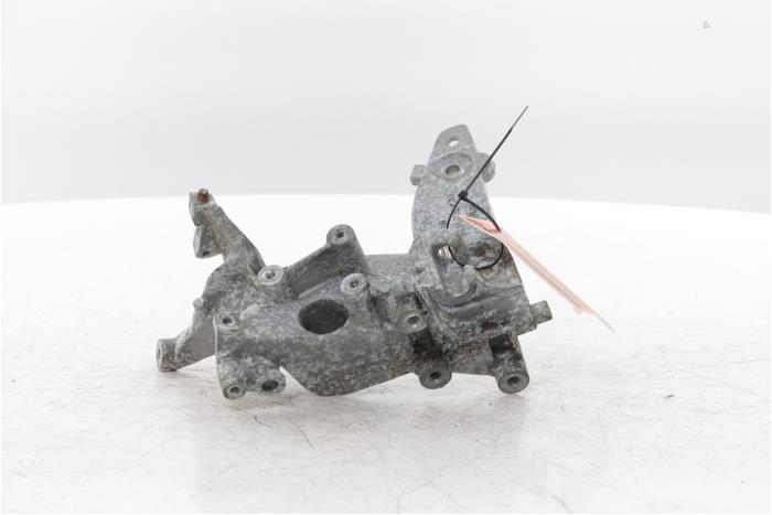 Usagé Support dynamo haut Citroen C4 Picasso (3D/3E) 1.6 e-HDi 115 Prix € 95,00 Règlement à la marge proposé par Snuverink Autodemontage