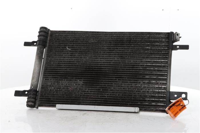 Usagé Condenseur de climatisation Citroen C4 Picasso (3D/3E) 1.2 12V PureTech 130 Prix € 69,98 Règlement à la marge proposé par Snuverink Autodemontage