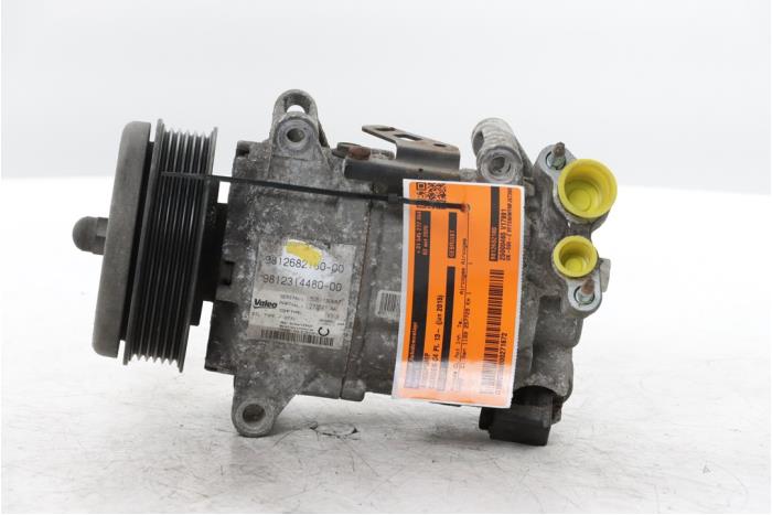 Usagé Compresseur de clim Citroen C4 Picasso (3D/3E) 1.2 12V PureTech 130 Prix € 135,00 Règlement à la marge proposé par Snuverink Autodemontage