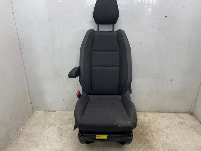 Używane Fotel lewy Renault Master IV 2.0 Blue dCi 130 Cena € 847,00 Z VAT oferowane przez Snuverink Autodemontage