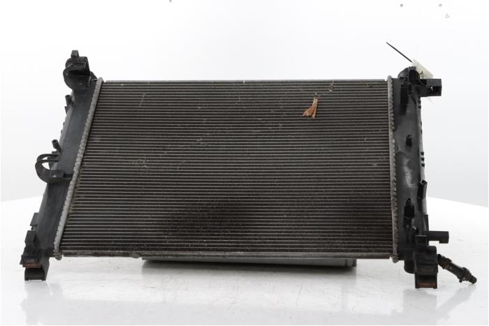 Usagé Radiateur Renault Clio IV (5R) 0.9 Energy TCE 90 12V Prix € 90,00 Règlement à la marge proposé par Snuverink Autodemontage