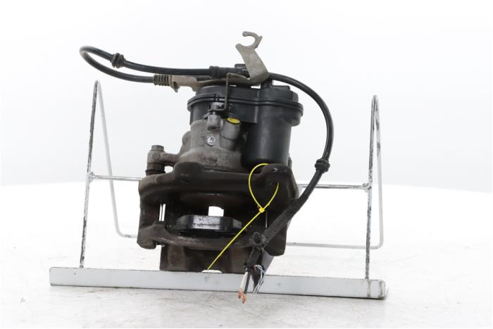 Gebrauchte Bremszange links hinten BMW 5 serie Touring (G31) 520d Preis € 108,90 Mit Mehrwertsteuer angeboten von Snuverink Autodemontage