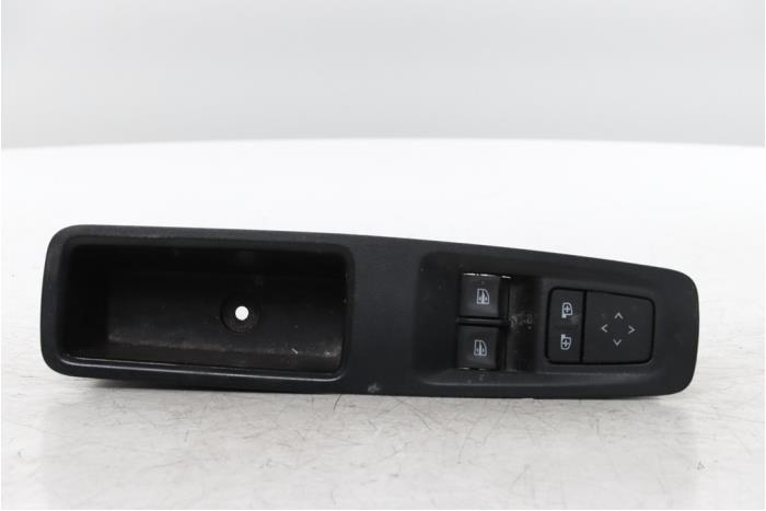 Usados Interruptor combinado de ventanillas Renault Master IV 2.0 Blue dCi 130 Precio € 102,85 IVA incluido ofrecido por Snuverink Autodemontage