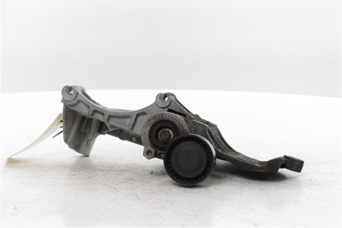 Usagé Support dynamo haut Renault Clio IV Estate/Grandtour (7R) 1.5 Energy dCi 90 FAP Prix € 70,00 Règlement à la marge proposé par Snuverink Autodemontage