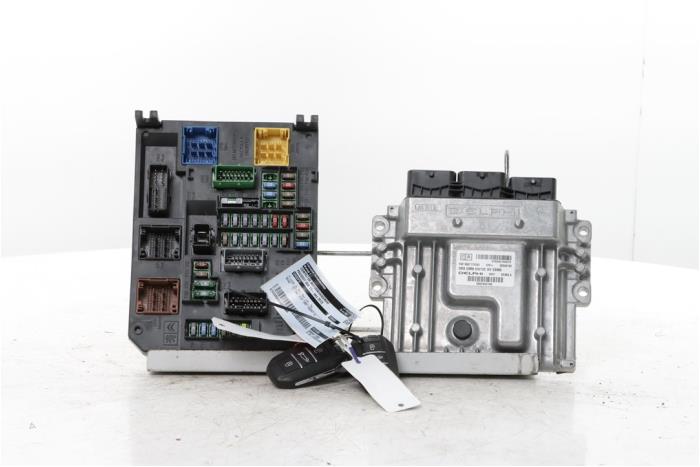 Used Engine management computer Peugeot 508 (8D) 2.0 Hybrid4 16V Price € 350,00 Margin scheme offered by Snuverink Autodemontage