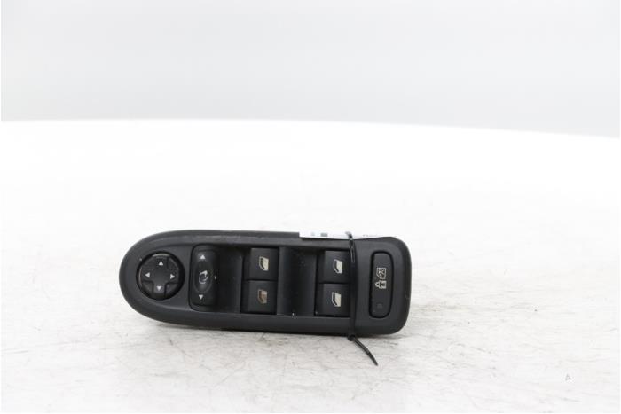 Usados Interruptor combinado de ventanillas Peugeot 508 SW (8E/8U) 1.6 THP 16V Precio € 50,00 Norma de margen ofrecido por Snuverink Autodemontage