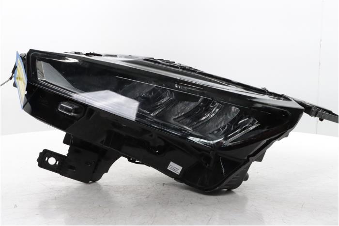 Używane Reflektor lewy Peugeot 3008 III 1.2 12V Hybrid 136 Cena € 750,00 Procedura marży oferowane przez Snuverink Autodemontage