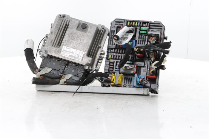 Used Engine management computer Peugeot 508 (F3/FB/FH/FP) 1.6 16V Hybrid 225 Price € 450,00 Margin scheme offered by Snuverink Autodemontage